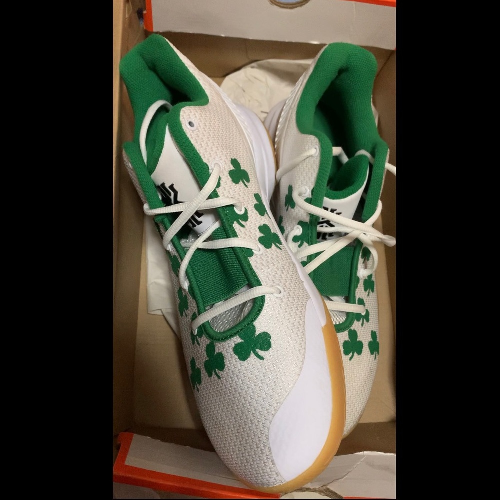 Nike Kyrie Flytrap 2 Celtics - Size 10.5